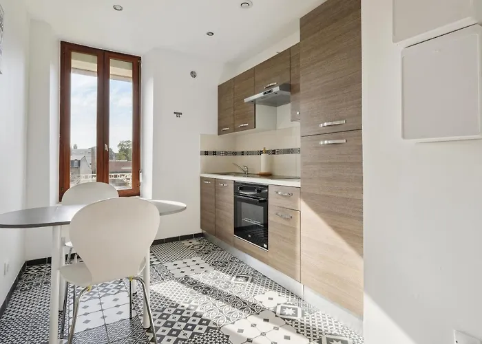 Budget Avec Parking Au Centre-ville * Charleville-Mézières